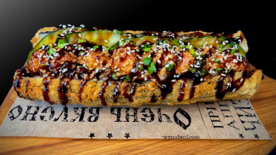 ХОТ-ДОГ РОЛЛ С ЛОСОСЕМ