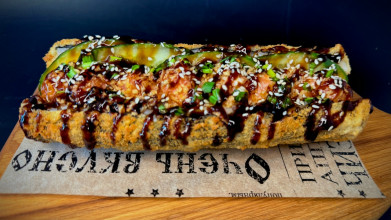 ХОТ-ДОГ РОЛЛ С ЛОСОСЕМ